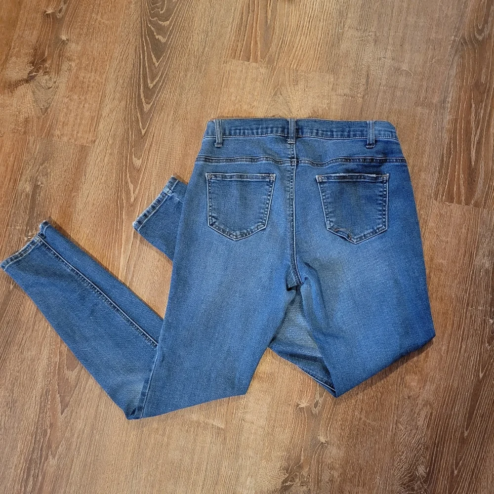 Indigo Blue Distressed Maturnity Jeans, Size Medium (16W) - Picture 4 of 12